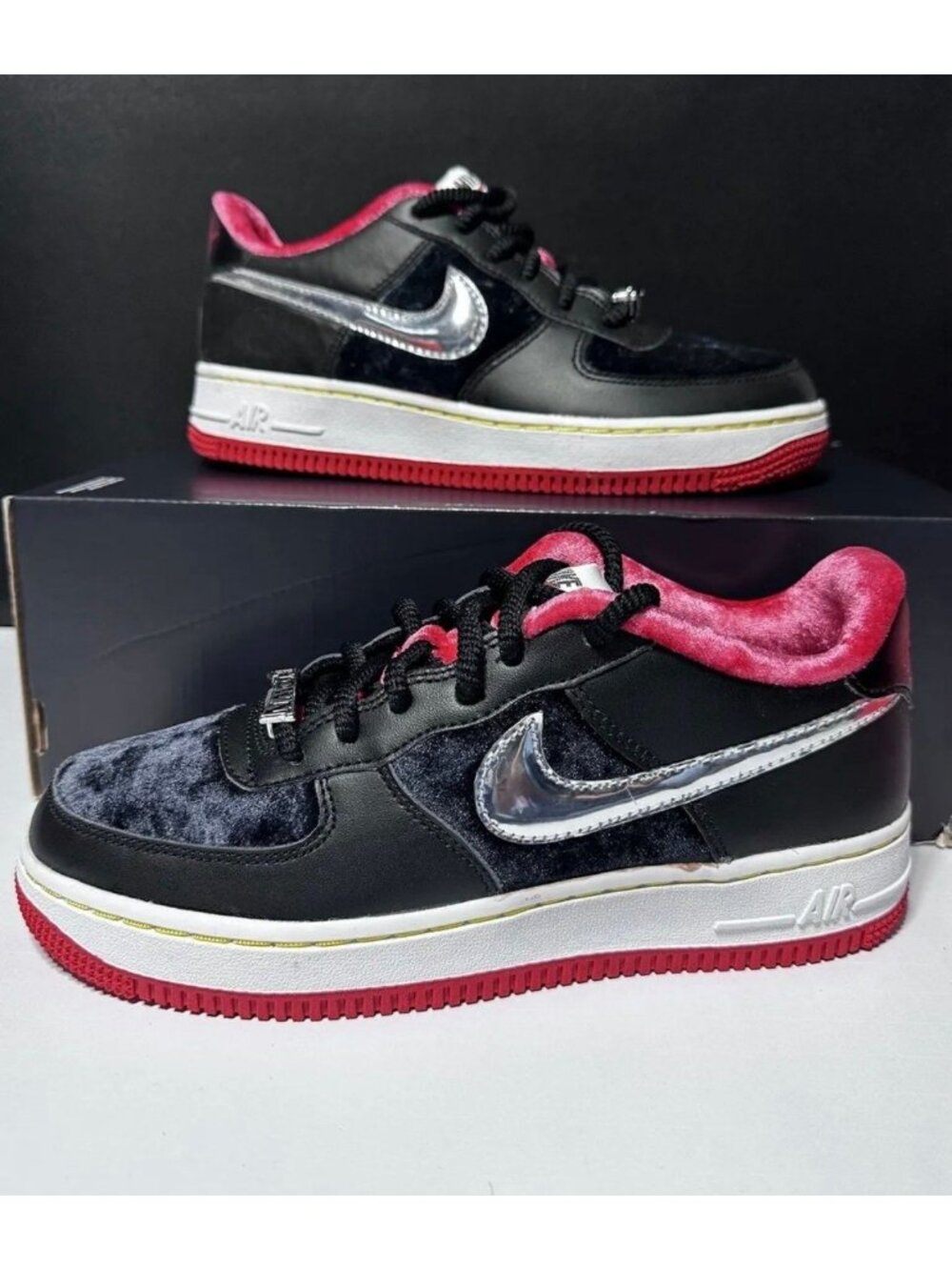5.5Y | 7 WOMEN'S NIKE AIR FORCE 1 LOW PREMIUM HOUSTON BLACK /RED DZ5296 001